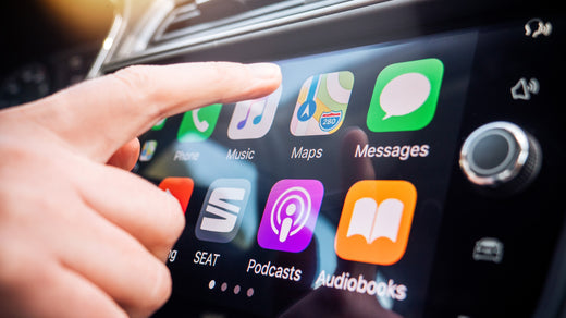 Kann ich Hörbücher oder Podcasts über Apple CarPlay abrufen?